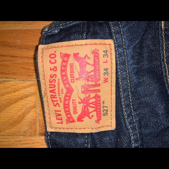 Dark wash bootcut Levi jeans - Picture 2 of 2